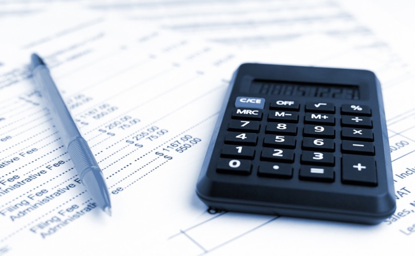 Accounting,Business,Concept.,Close-up,Calculator,With,Pen,At,Financial,Report